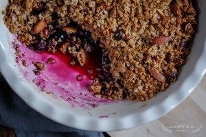 Blueberry Crumble with Almonds and Hazelnuts by Eve | nordbrise