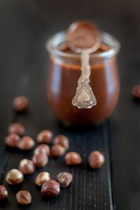 Homemade Dark Chocolate Cream with Hazelnuts by Eve | nordbrise.net (Hausgemachte dunkle Schokoladencreme mit Haselnüssen)