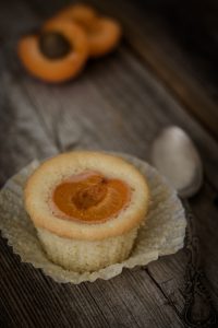 Foodfotografie von nordbrise.net Foodblog & Foodfotografie | Versunkene Marillenmuffins | Apricot Cupcakes